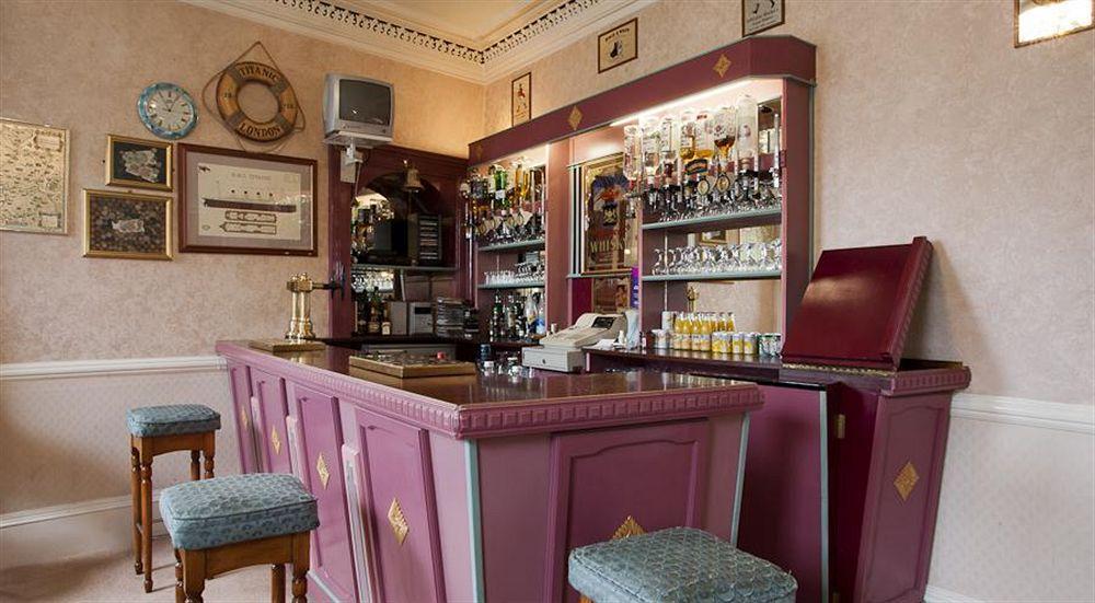 Waverley Hotel ネアン エクステリア 写真
