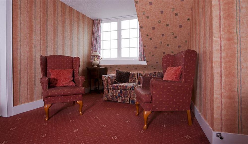 Waverley Hotel ネアン エクステリア 写真